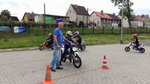 Policjanci ruchu drogowego z Gryfic szkolili motocyklistów.