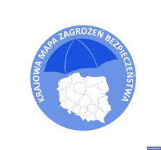 Grafika przedstawia oficjalne logo Krajowej Mapy Zagrożeń Bezpieczeństwa jest to błękitna mapa Polski na białym tle